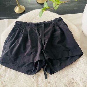 lululemon athletica Black Athletic Shorts sz 6 woman’s